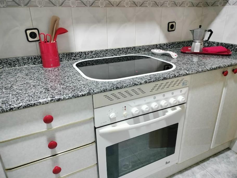 Apartamento Deluxe El Camino อัลกาลาเดเอนาเรส ภายนอก รูปภาพ